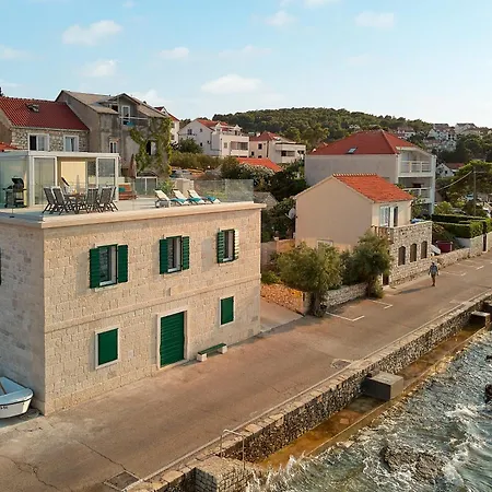 Seaside House Sutivan, Brac - 25119 بيت للعطل *